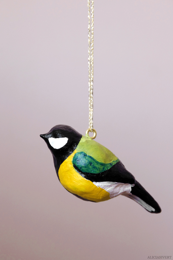 Clay birds by Alicia Sivertsson, 2015. aliciasivert, alicia sivertsson, alicia sivert, bird, birds, fågel, fåglar, småfåglar, talgoxe, blåmes, domherre, tofsmes, stjärtmes, lufttorkande lera, clay, jovi, monthly makers, mars, kreativ utmaning, kreativitet, skapa, alstra, makeri, skapande, diy, påsk, påskpynt, akrylfärg, akryl, acrylics