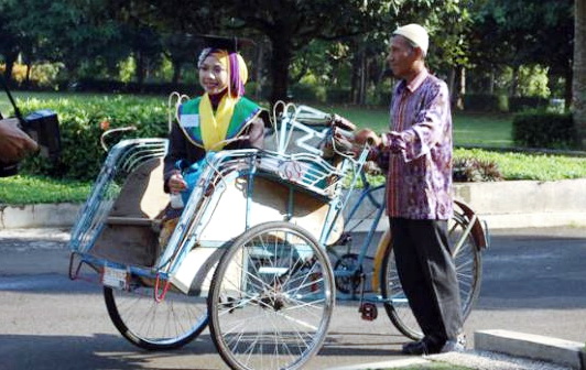 Jangan Malu Jika Orang Tuamu Bukan Orang Kaya, Saat Mereka Berjuang Untuk Yang Halal Demi Masa Depanmu