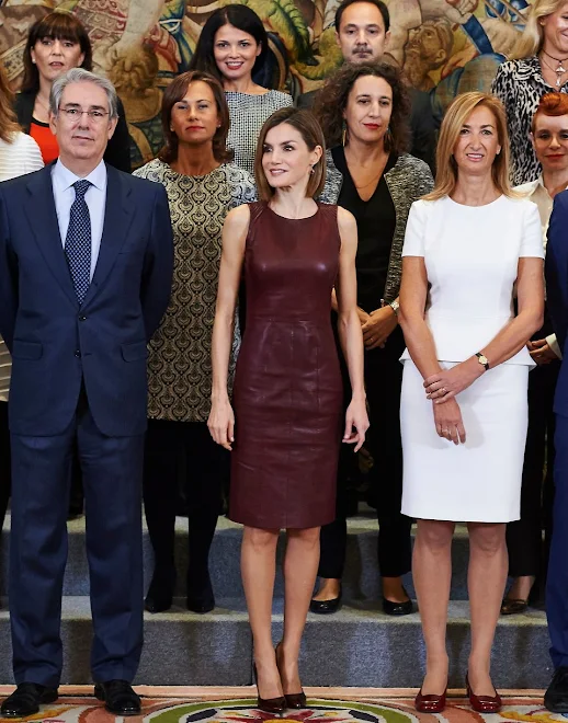 Queen Letizia of Spain met with the organizers of "10th Yo Dona International Awards"  at the Zarzuela Palace