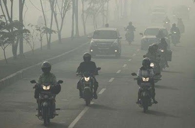 Pencemaran Udara dan Permasalahanya sumber kehidupan Indonesia berada di ambang kehancuran akhir eksploitasi yang berlebihan Pencemaran Udara dan Permasalahanya