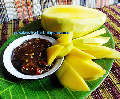 Cara Membuat Rujak Buah Bumbu Sambal Pedas 