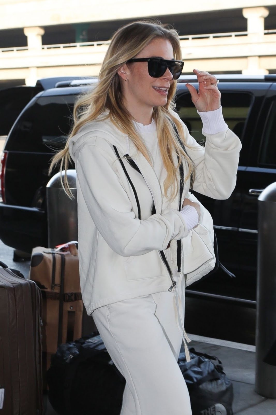 Leann Rimes At Lax Airport In Los Angeles - Top 10 Ranker