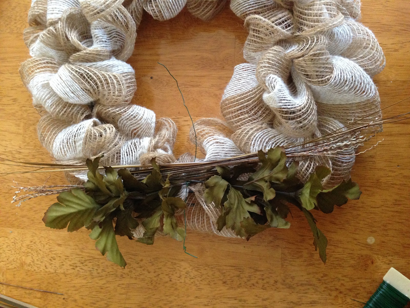 Tips, Treats & Treasures: Fall Mesh-Ribbon Wreath~Easy How-to tutorial