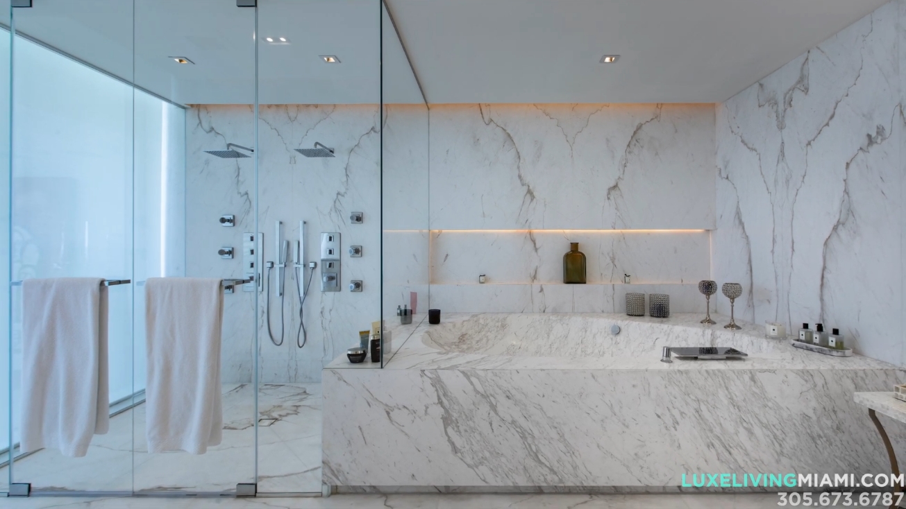 28 Photos vs. APOGEE 701 South of 5th Street Miami - Luxury Condo & Interior Design Tour