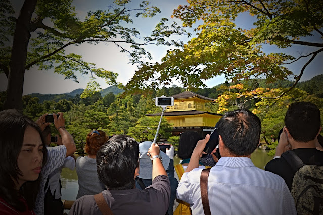Check out the crowd in Kinkakuji