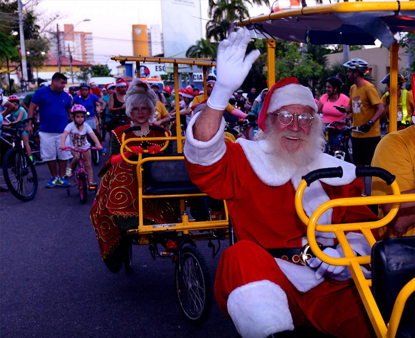 Carreta da Alegria com Papai Noel percorre Mirassol neste sábado (18)