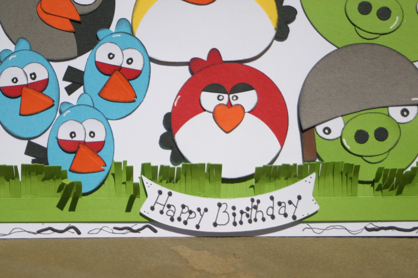 The Craftin' B: Angry Birds Birthday Card (using the Cricut)
