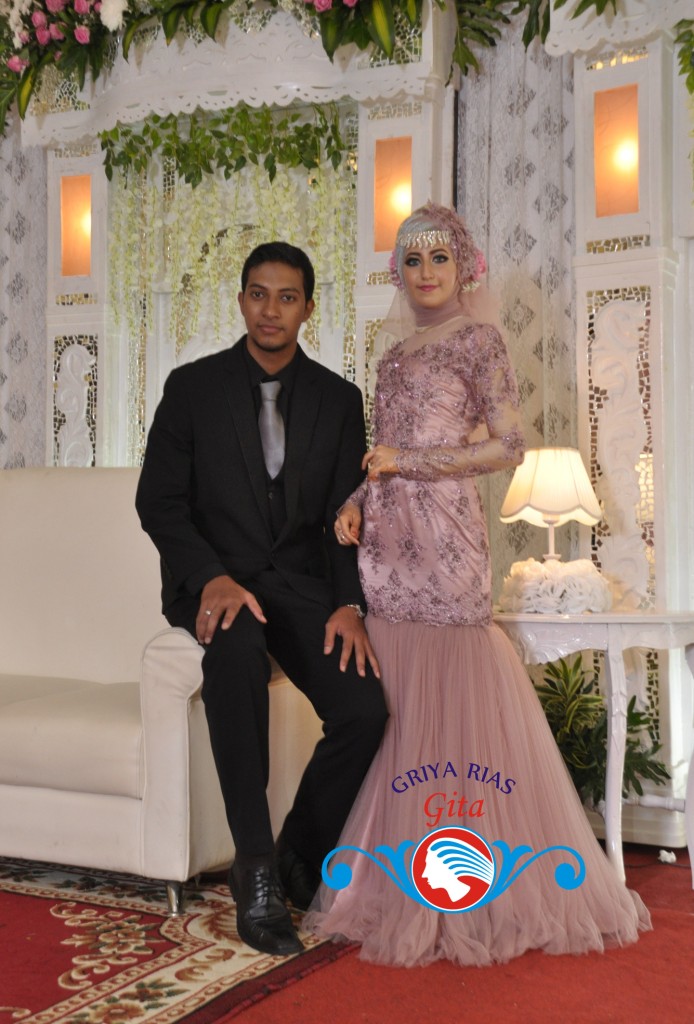  Pengantin muslimah gaun bridal kebaya ungu GITA SALON