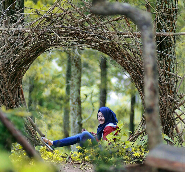 Spot Foto Instagramable Hanya Ada Di Goa Pinus Wisata Malang Spot Foto Instagramable Hanya Ada Di Goa Pinus Wisata Malang