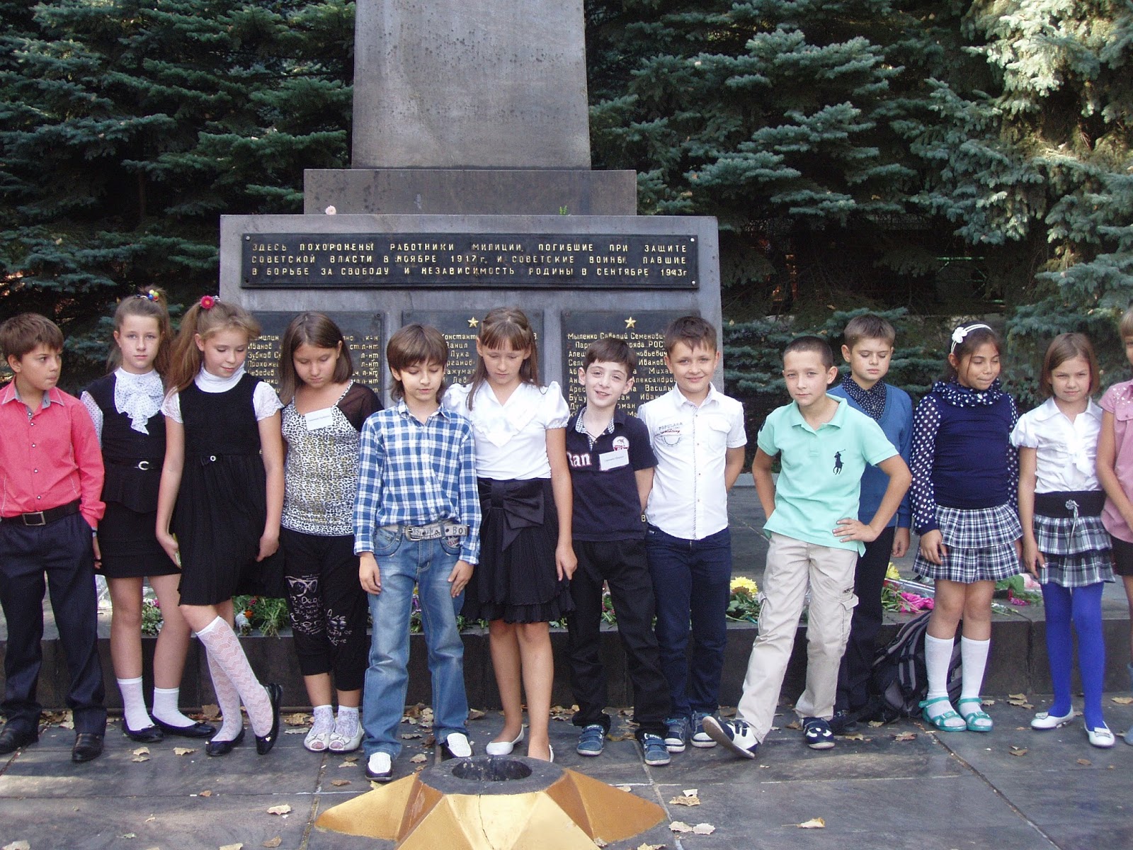 моу гимназия г тореза. гимназия торез. гимназия торез. гимназия торез. город торез училище.