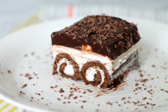 Swiss Cake Roll No-Bake Cake Recipe