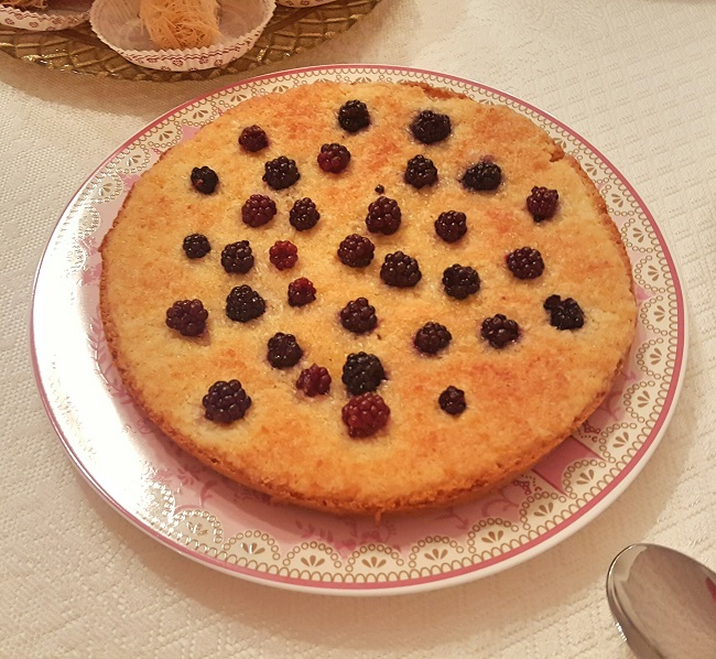Meyveli Kek Misafir Masam ve Bonibonlu Baton Pasta