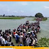 आँखों के सामने डूबते बेटी और पत्नी को पति गोद में बच्चे होने के कारण नहीं बचा सका