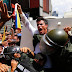 Sale de la cárcel opositor venezolano Leopoldo López y pasa a arresto domiciliario