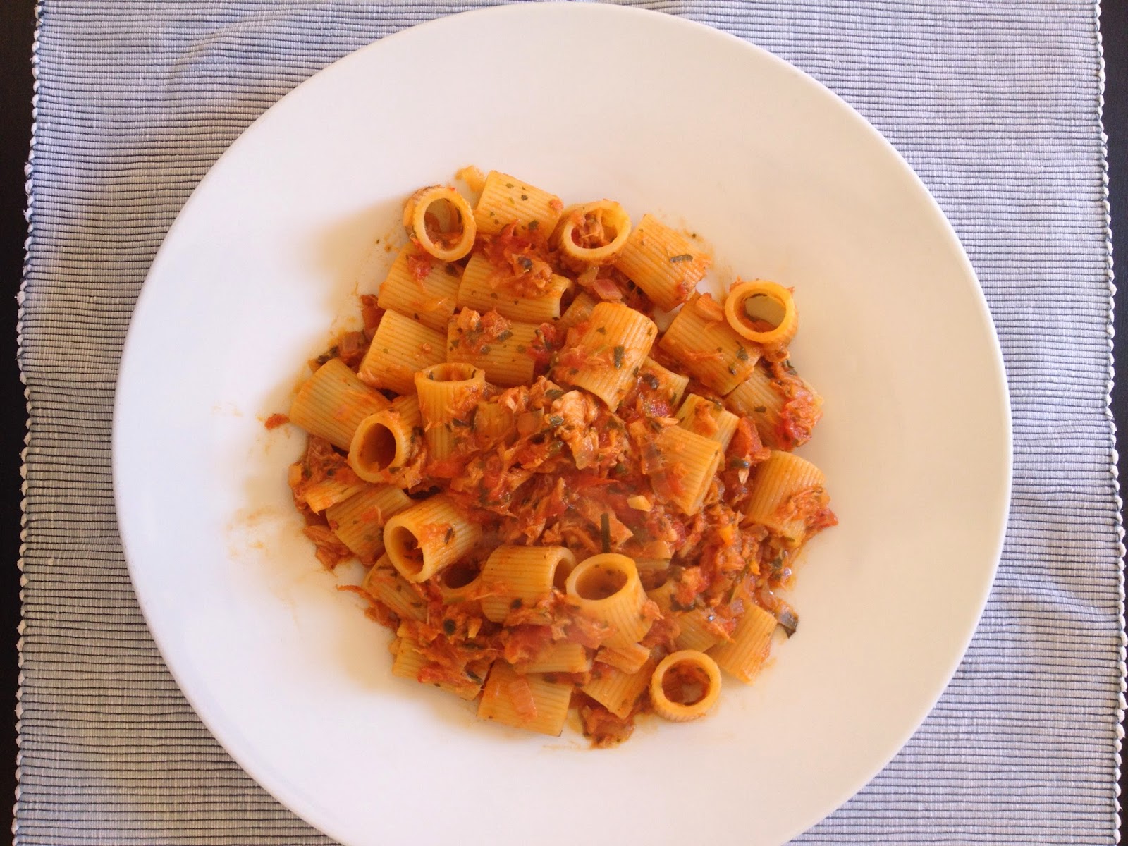 La Pantorteria: MEZZE MANICHE CON RAGU' DI TONNO