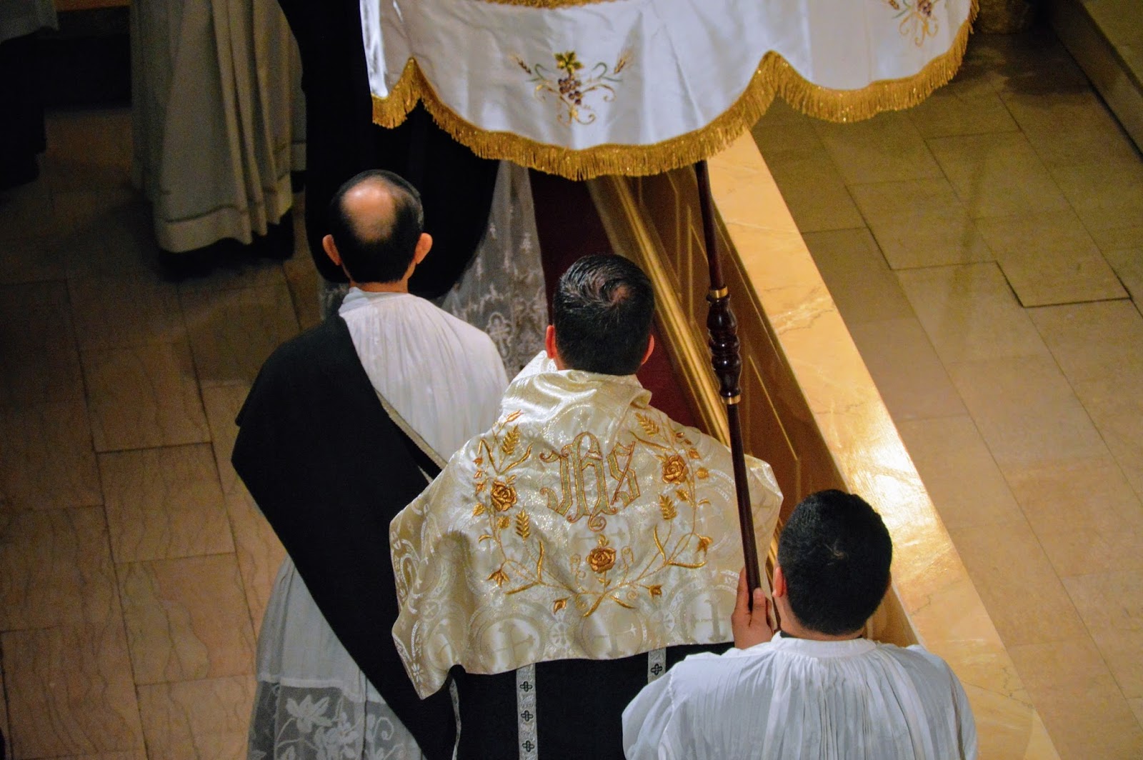 New Liturgical Movement: The Fraction Rite of Good Friday