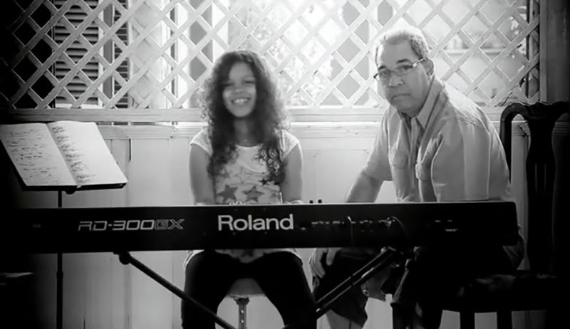 Emilio Morales - ¨El manisero¨ - Videoclip - Dirección: Rudy Mora - Orlando Cruzata. Portal Del Vídeo Clip Cubano - 09 Emilio Morales - ¨El manisero¨ - Videoclip - Dirección: Rudy Mora - Orlando Cruzata. Portal Del Vídeo Clip Cubano - 09
