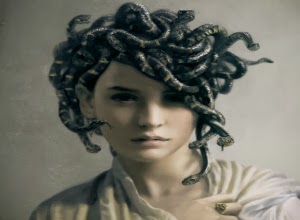 Asal Usul Medusa ( Wanita Berambut Ular )  Urban Legend 