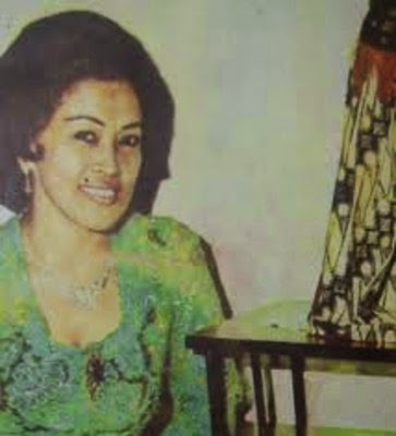 Lirik Lagu "Cikapundung" - Titim Fatimah - Banyolan Sunda