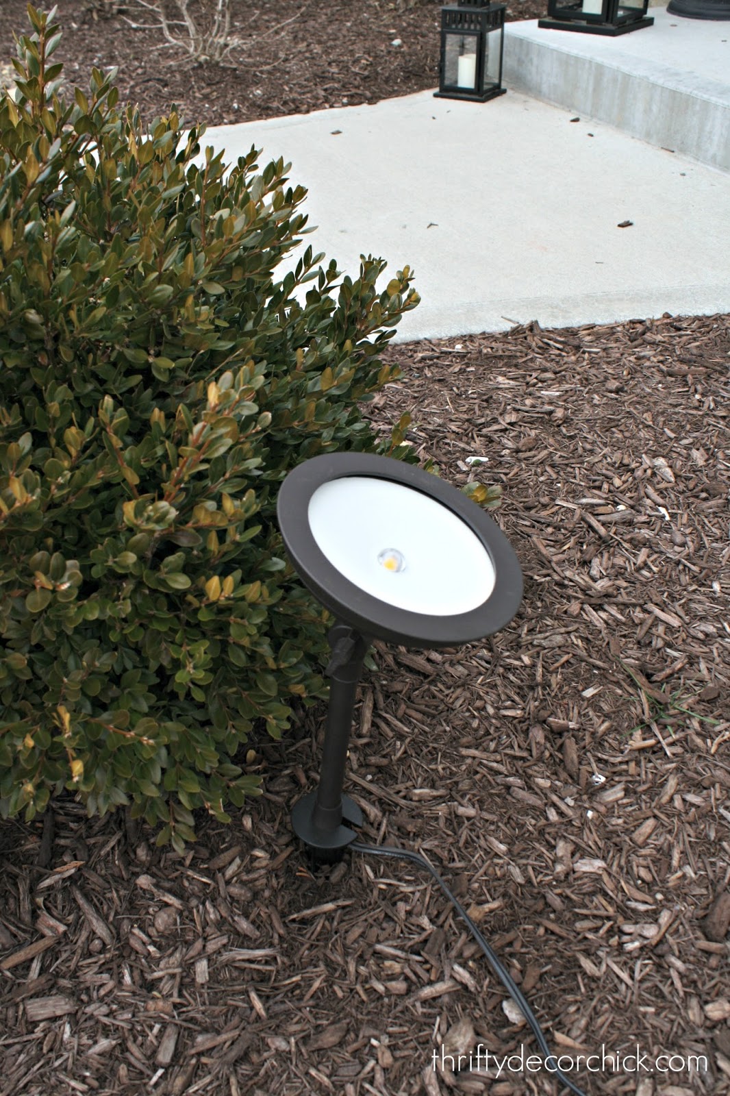 How to install pretty landscape lighting Thrifty Decor Chick