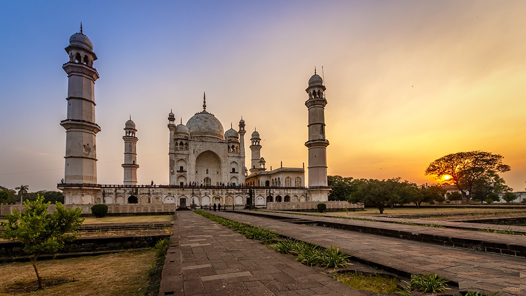 Best Tourist Places: Top 10 Best Tourist Places to Visit in Maharashtra