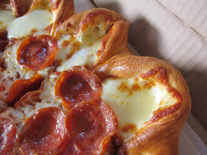 Review Pizza Hut's Crazy Cheesy Crust Pizza