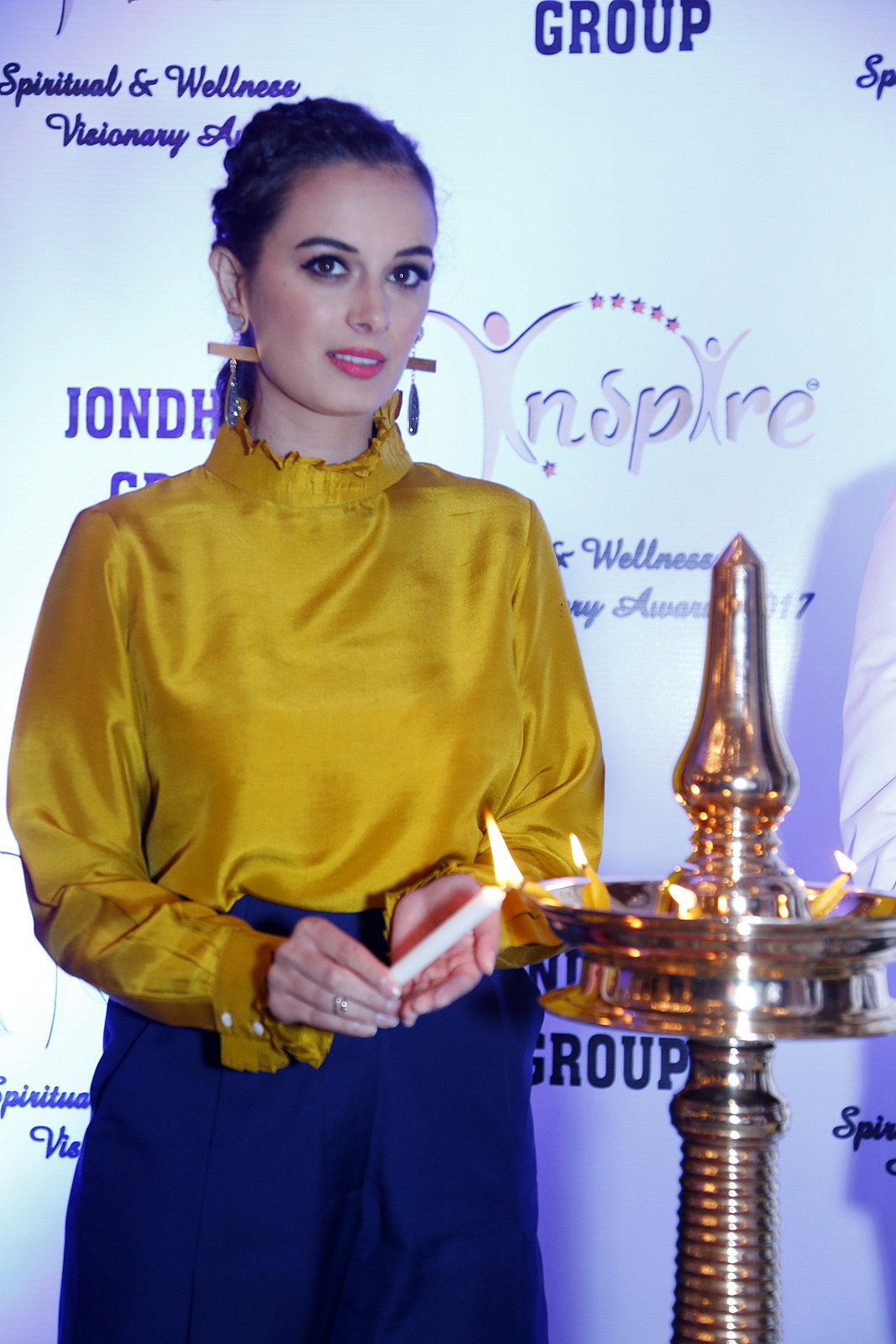 Evelyn Sharma Looks Super Hot At The Spiritual and Wellness Visionary Awards 2017