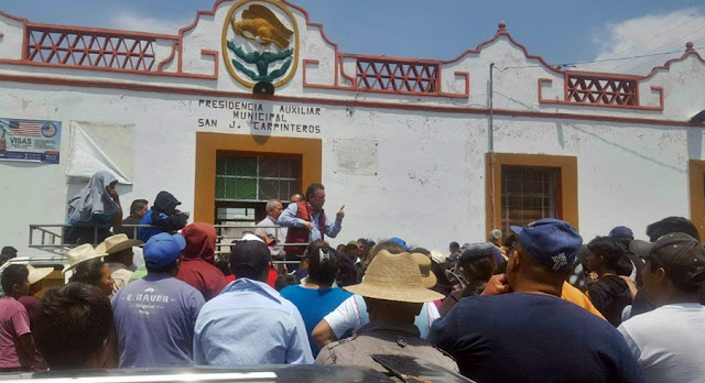 Con diálogo, liberan a dos delincuentes retenidos en San José Carpinteros