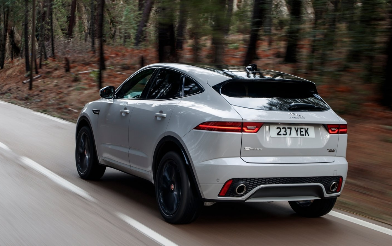 Кроссовер Jaguar e Pace 2020