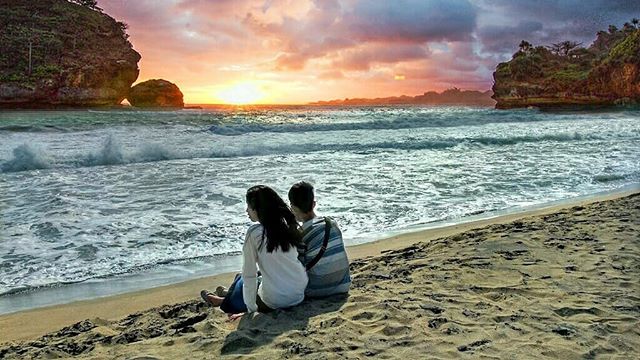Kebahagiaan Istri Menjadi Tambah Lancarnya Rejeki Suami