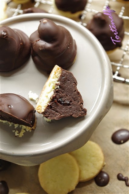 Tortenelfes Blog - Backe, backe, Kuchen ...: Schoko-Amarena-Küsschen-Kekse