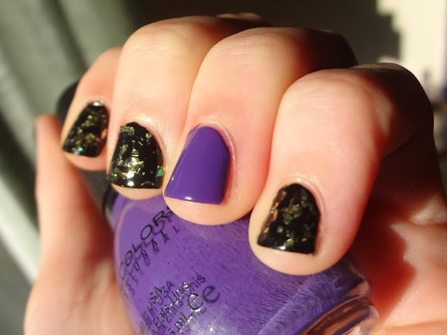 Halloween nails, purple accent nail, black nails with gold and green flakes