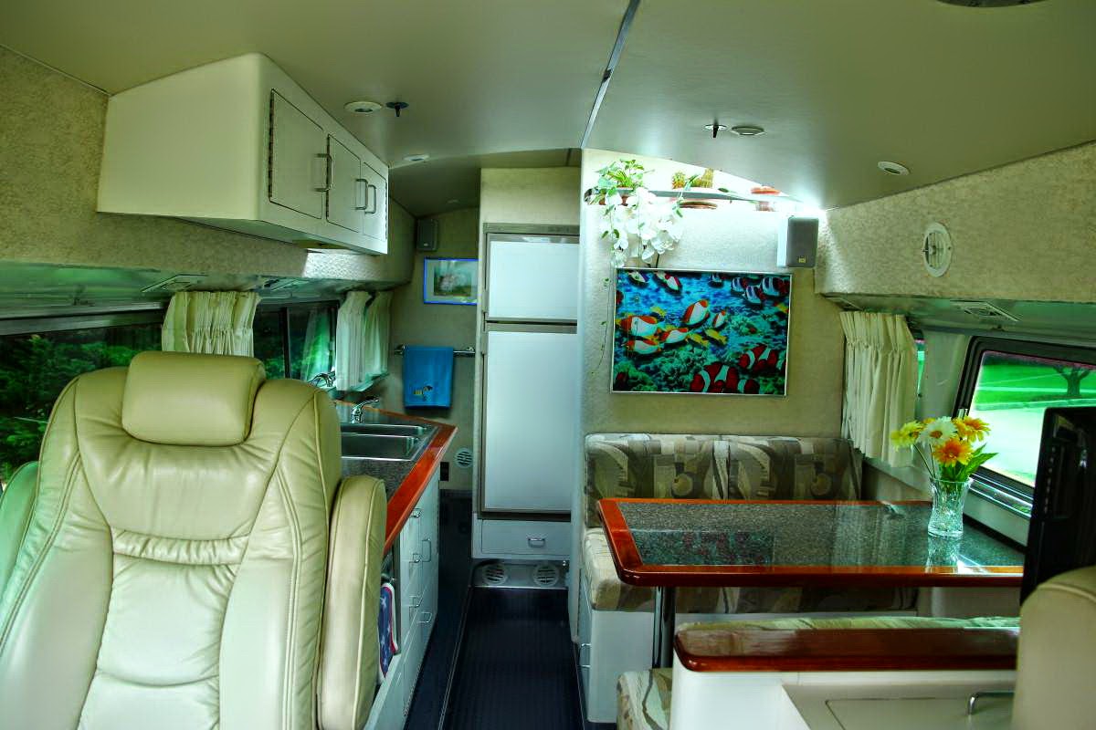 Автобус дом. Автобус starliner 1957. Yamaha starliner. Flxible starliner rv. Дом на колесах 1957 flexible starliner.