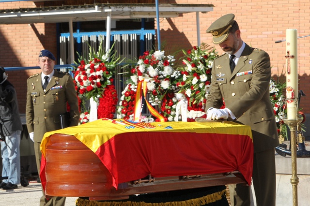Monarchico Felipe Al Funerale Del Sergente Spagnolo