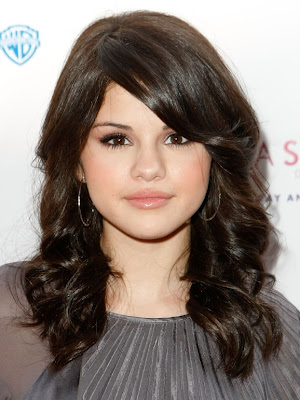 Selena Gomez shoulder length hairstyle