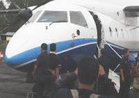 Salah satu hal menggembirakan disampaikan oleh Gubernur Sulawesi Selatan, Syahrul Yasin Limpo, sehubungan dengan pengembangan pariwisata di Tana Toraja. Hal tersebut adalah akan segera beroperasinya masakapai penerbangan komersial yang akan melayani penerbangan Makassar - Toraja pada tahun 2012.