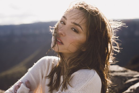 A bela modelo Kristina Srzich em ensaio fotográfico nas montanhas de Julia Trotti Julia Trotti arte fotografia fashion mulheres modelos beleza montanhas kristina srzich