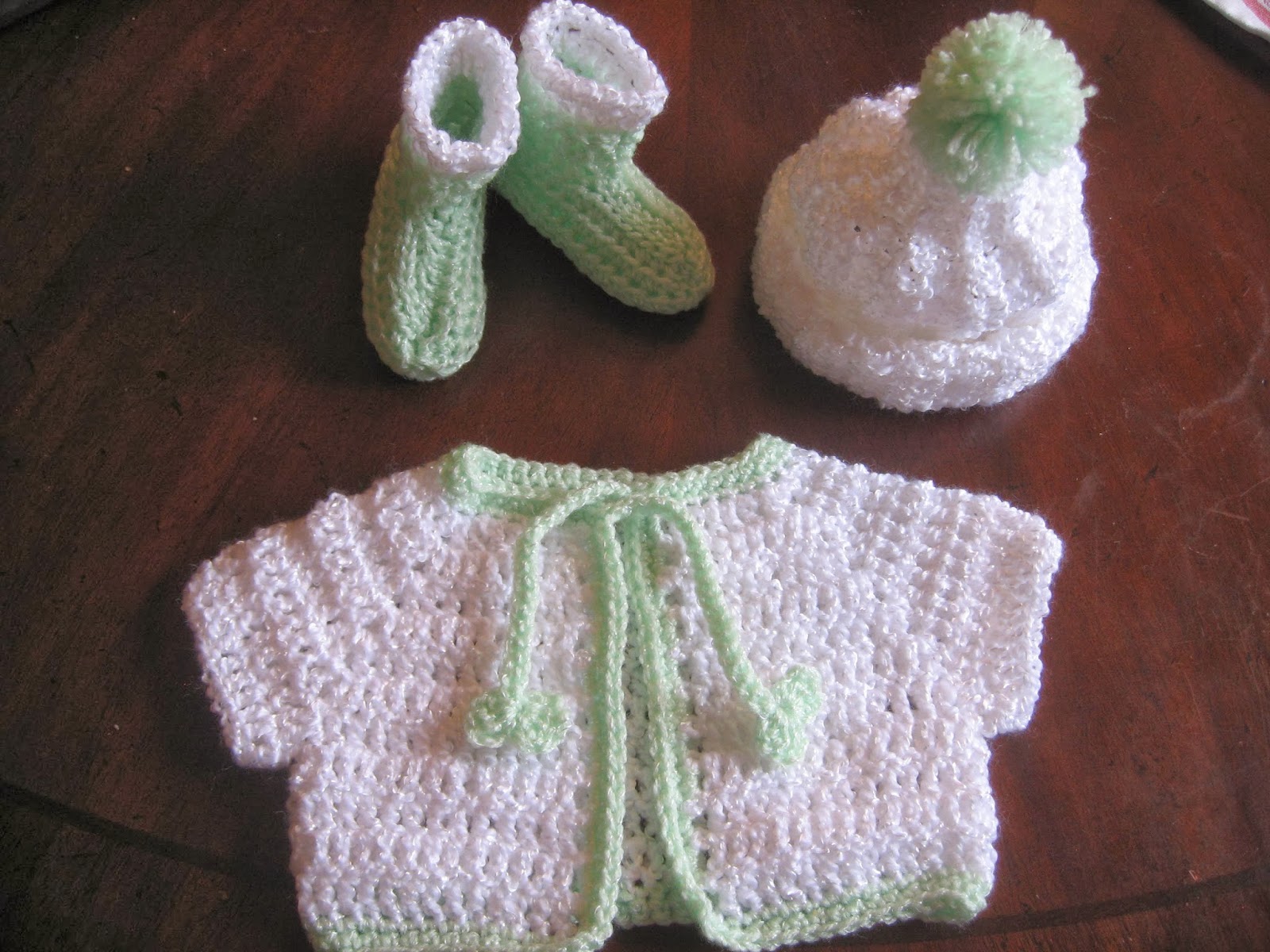 BLURT Blogger: Newborn Kit layettes FREE BABY PATTERN LINKS