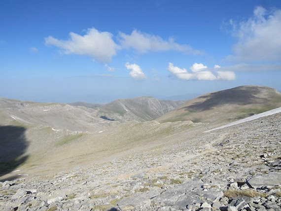 Widok na północny zachód z przełeczy pod Agios Antonios