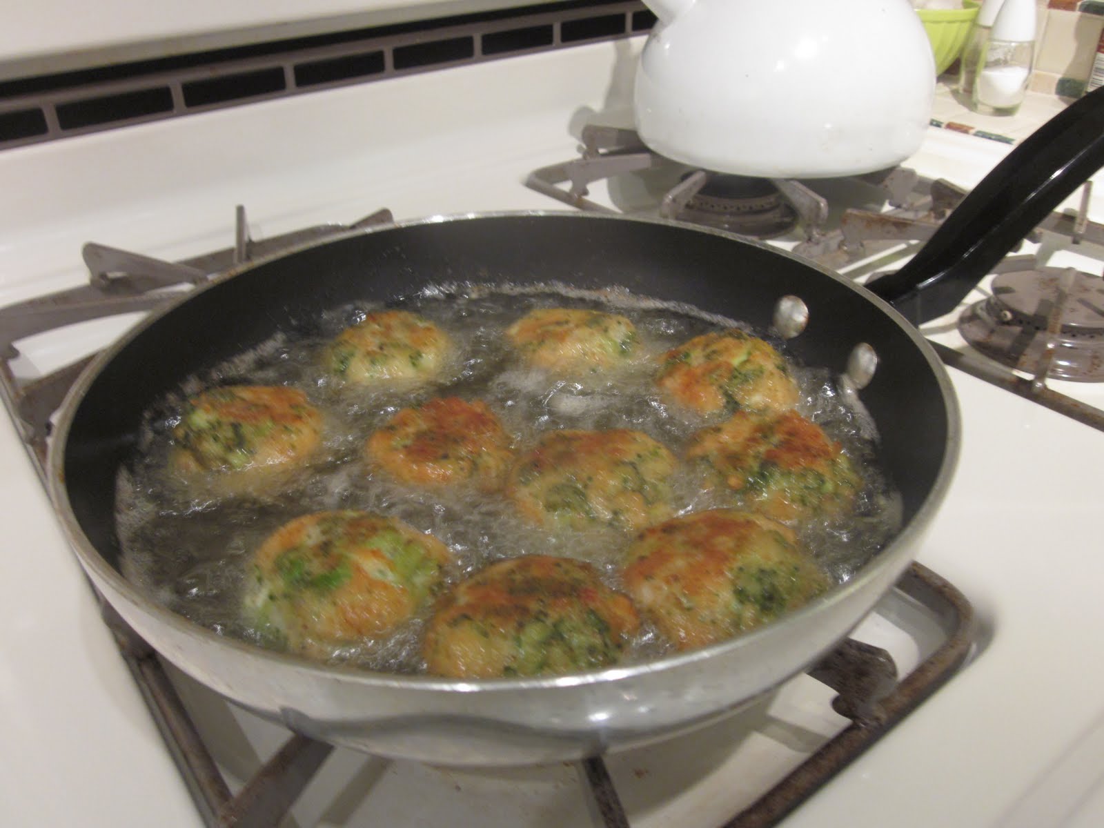 Café con Leche Cheddar Broccoli Bites