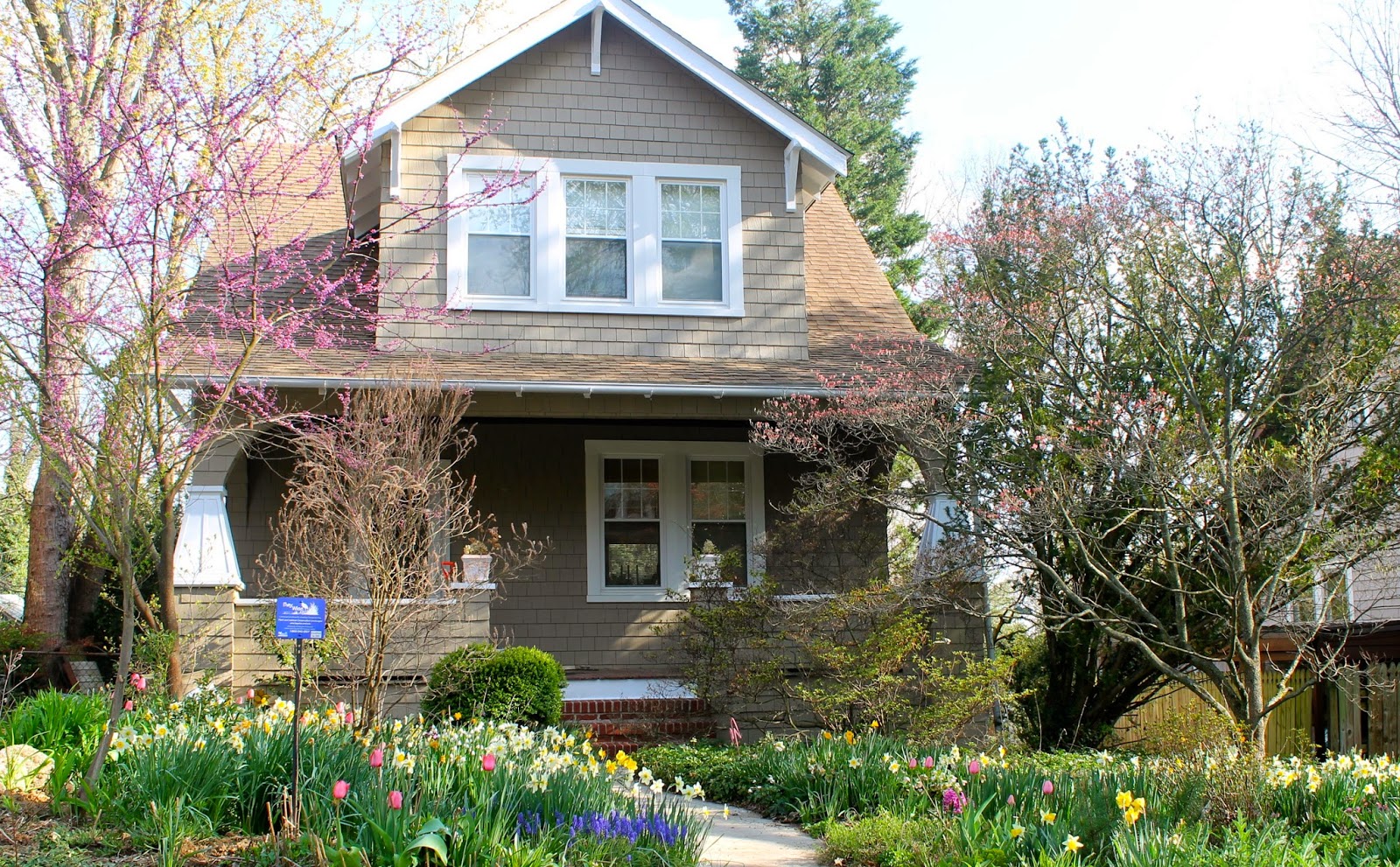 B'more Bungalow Spring in Lake Walker