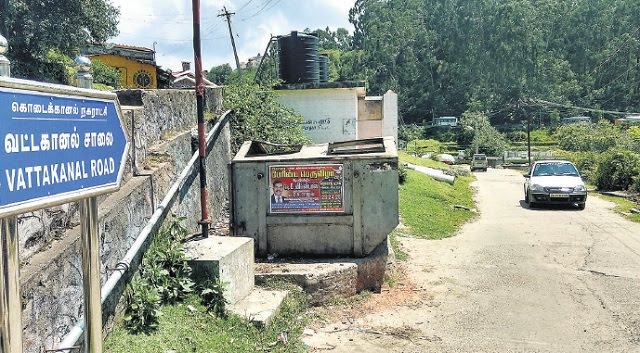 வட்டகானலுக்குச் செல்லும் சாலை. வட்டகானலுக்குச் செல்லும் சாலை.