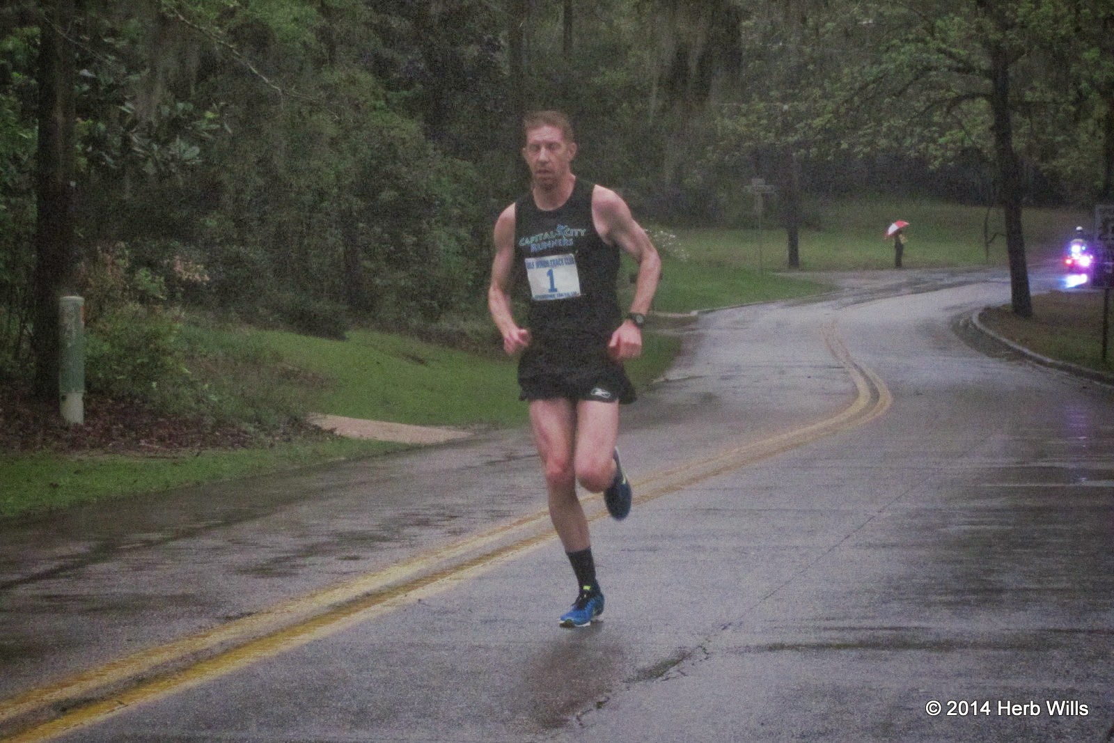 2014 Springtime 10K champion Kevin Sullivan (1st, 32:03) had no competition in sight with a kilometer to go. Kevin Sullivan