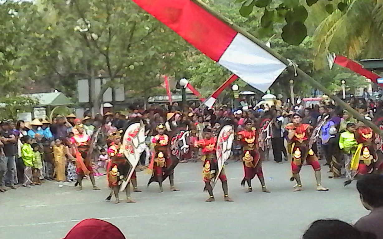 Humas Polres Bantul: POLSEK KRETEK AMANKAN KEGIATAN TRADISI DI MANCINGAN