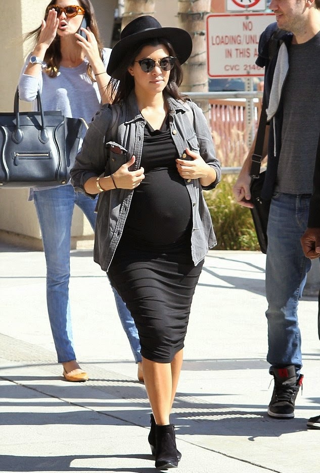 Kourtney Kardashian Flaunting Baby Bump
