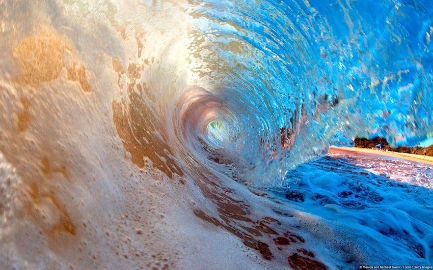 Breaking Wave at Secret Beach, Maui (Hawaii, U.S.) Breaking Wave at Secret Beach, Maui (Hawaii, U.S.)