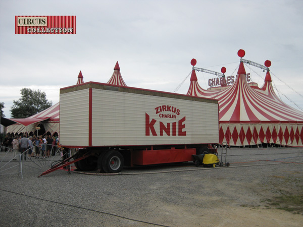 chapiteau et remorque à matériel du Zirkus Charles Knie 