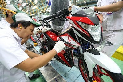 Proses Perakitan New Honda Sonic 150R Proses Perakitan New Honda Sonic 150R