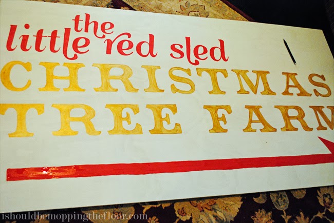 DIY Vintage Christmas Sign | i should be mopping the floor