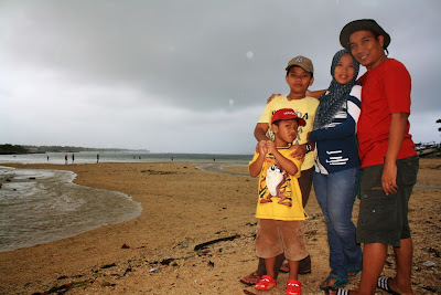 Narsis di Pantai Cibuaya Ujunggenteng meskipun mendung Narsis di Pantai Cibuaya Ujunggenteng meskipun mendung